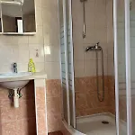 Hubert Hotel *