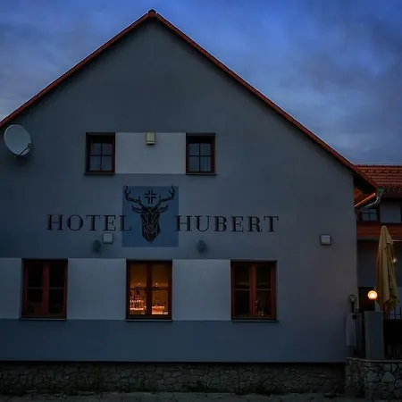 Hubert Hotel *