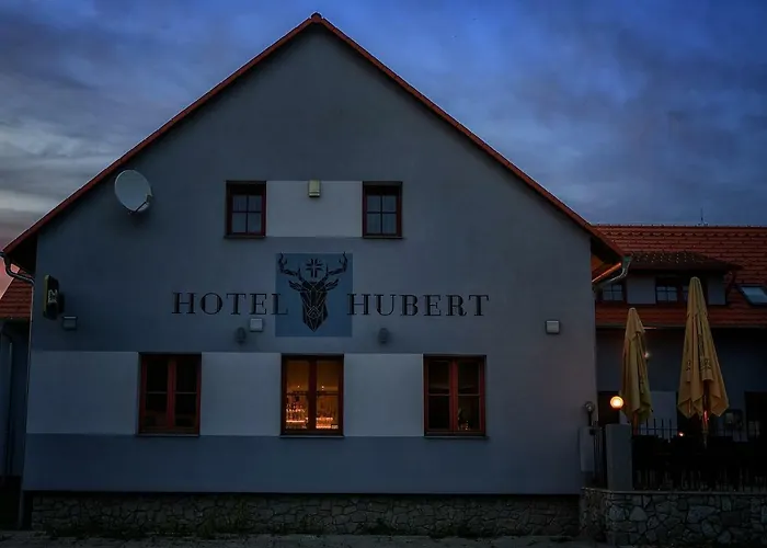 Hubert Hotel *